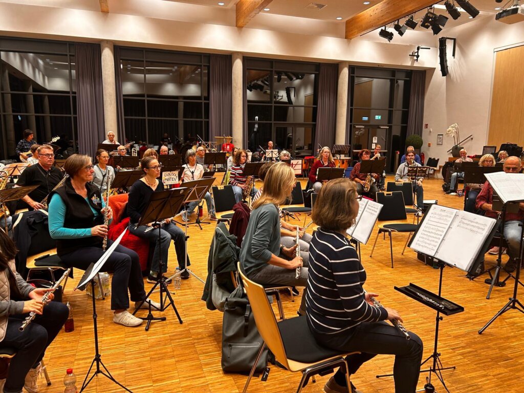 Das Orchester bei der Probenarbeit