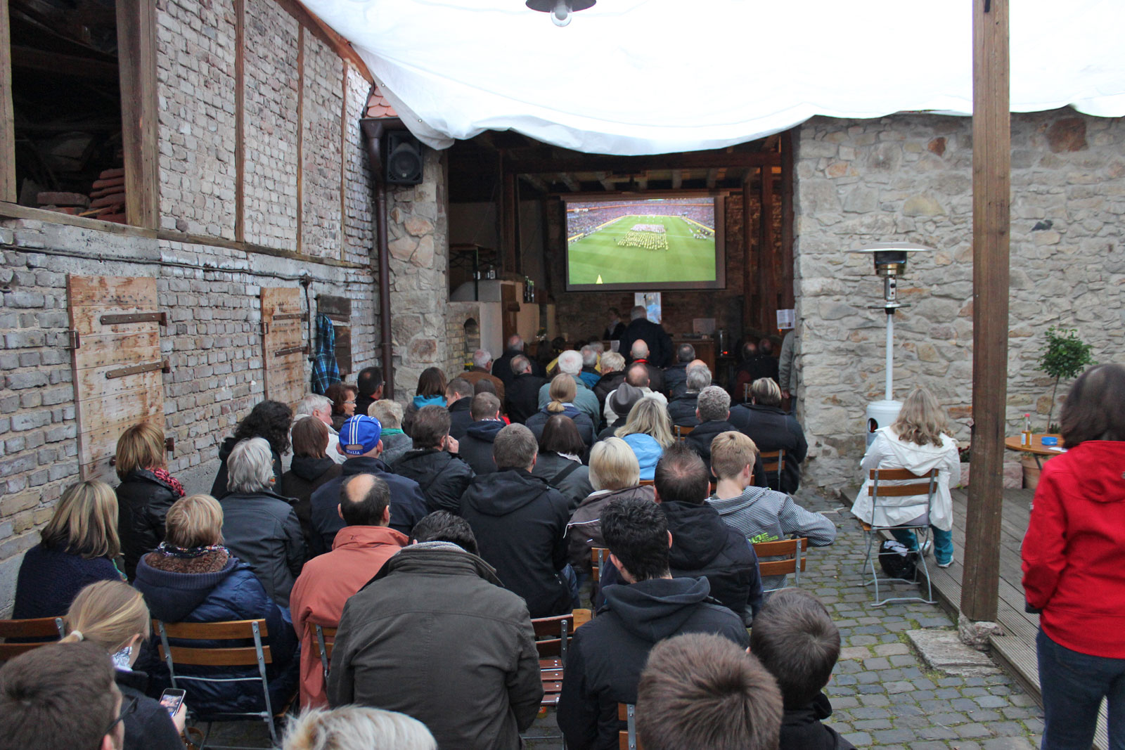 Public Viewing im Dinjerhof Public Viewing im Dinjerhof