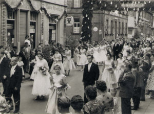 Ehrenjungfrauen beim Festzug 1958